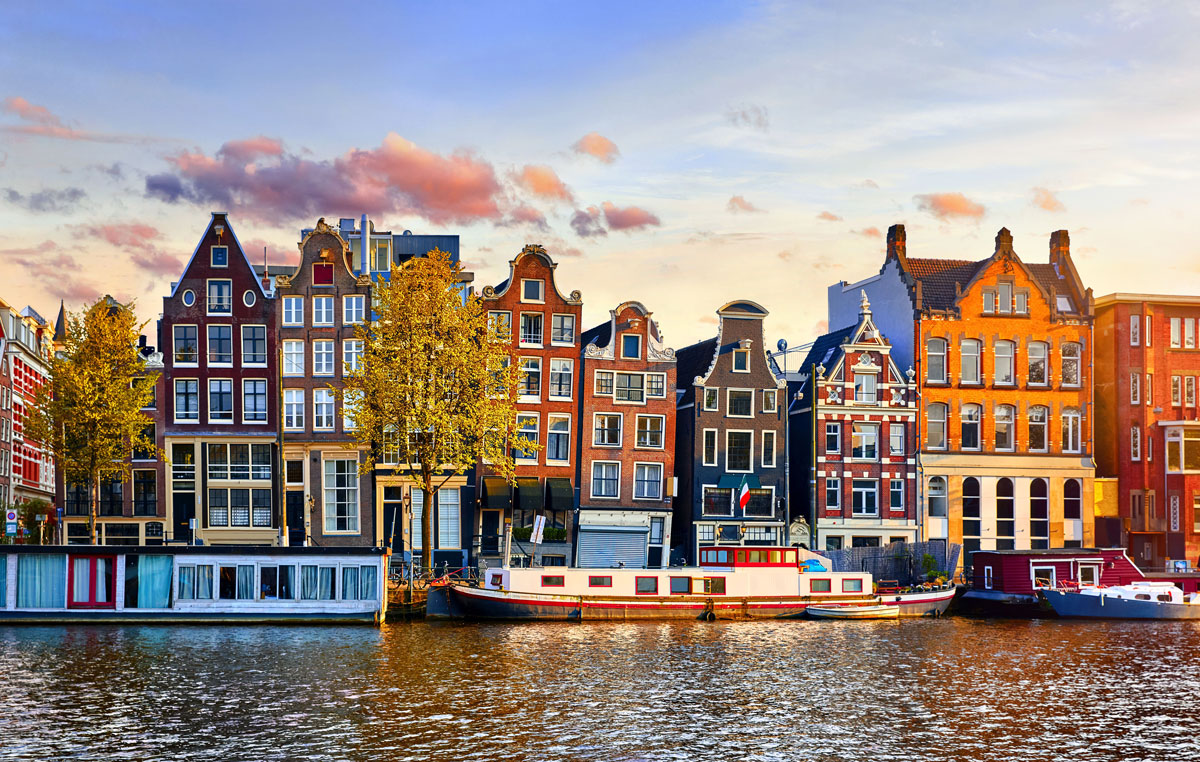 houses in amsterdam along a canal